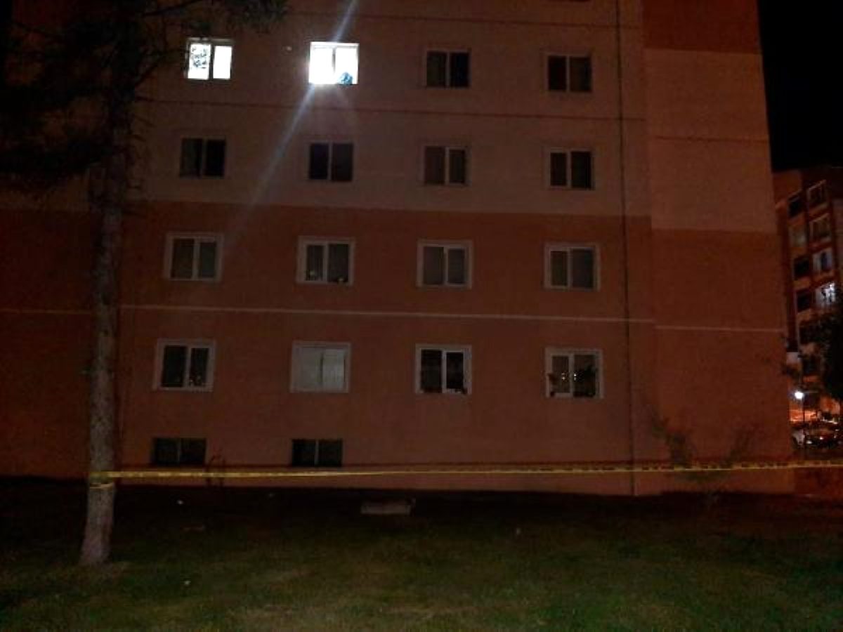 4’üncü kattaki evinin penceresinden düşen kadın yaralandı