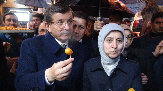 Başbakan Davutoğlu Van Esnafını Ziyaret Etti