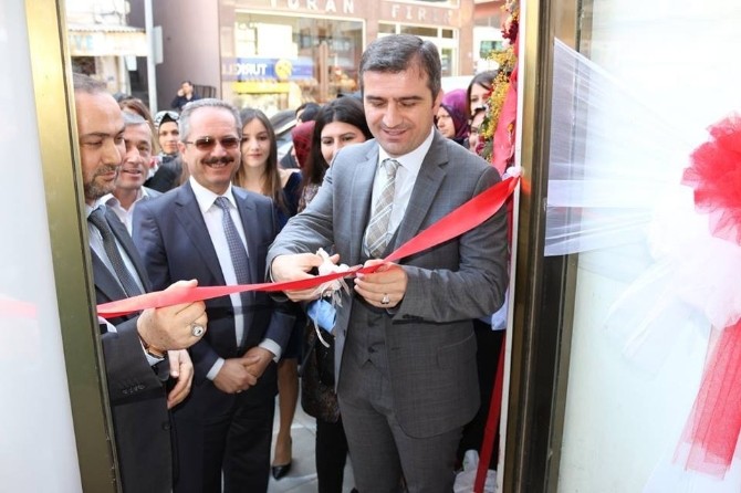 Belediye Başkanı Cüneyt Yemenici İş Yeri Açılışına Katıldı