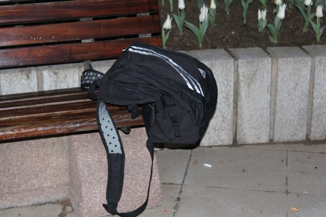 Bomba İhbarı Yapılan Çantadan Şort Çıktı