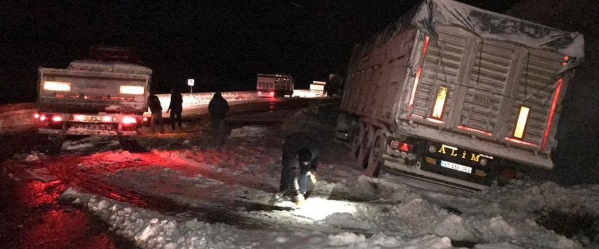 Kop Dağı Geçidi buzlanma nedeniyle ulaşıma kapatıldı