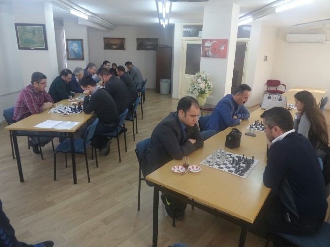 Öğretmenler Satranç Turnuvasında Yarıştı