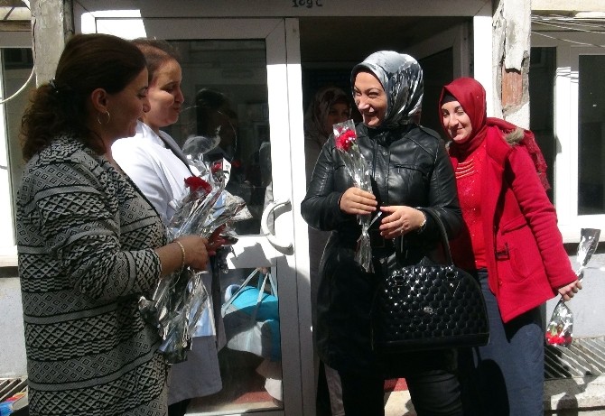Tatvan’daki Hastalar Çiçeklerle Karşılandılar