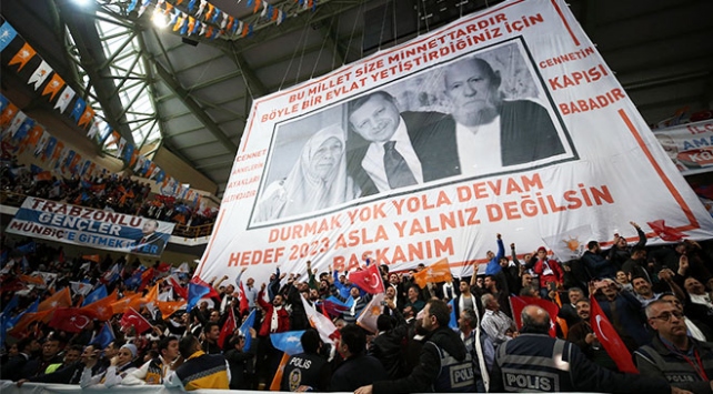 Trabzonluların kongre salonuna astığı poster Cumhurbaşkanı Erdoğan’ı duygulandırdı