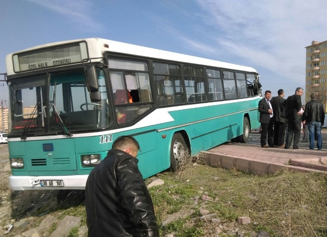 Yolcu Otobüsü İle Halk Otobüsü Çarpıştı: 1 Ölü, 5 Yaralı