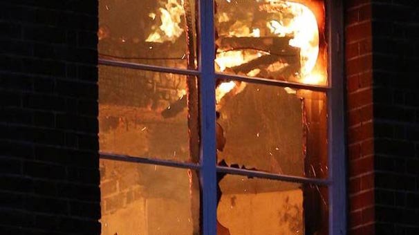 Akli dengesi bozuk vatandaş evini yaktı