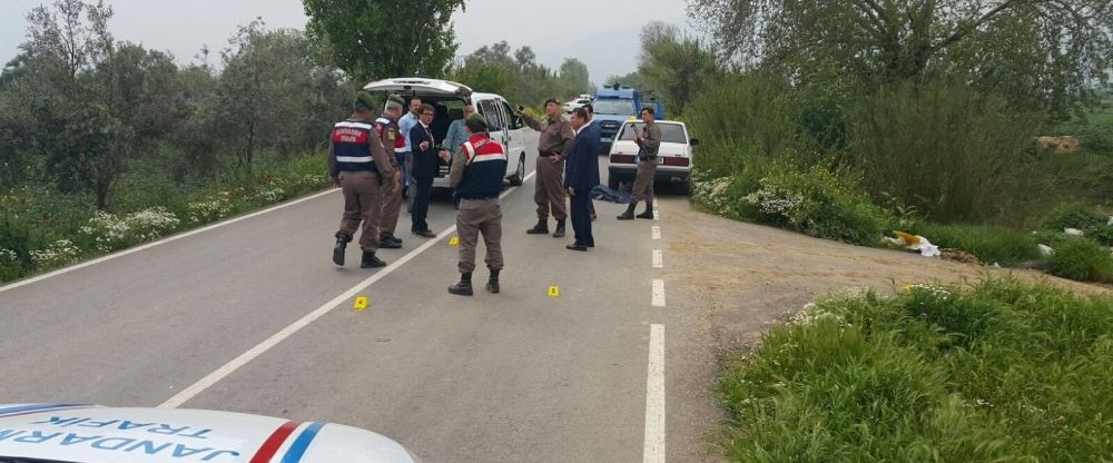 İzmir’de cinayet: 2 ölü, 1 yaralı