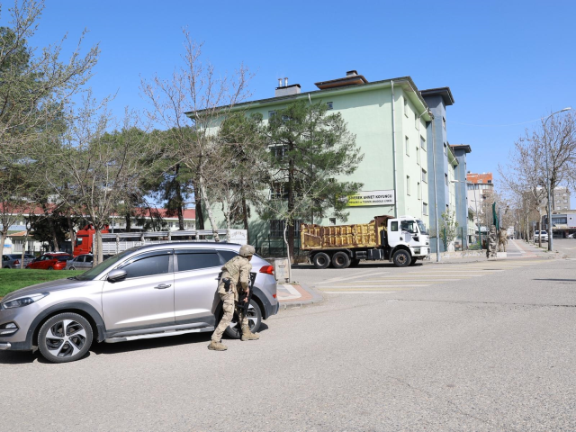 Lise baskınında dehşet anlarını g&ouml;rg&uuml; tanığı anlattı: &Ouml;n&uuml;ne gelene sıktı