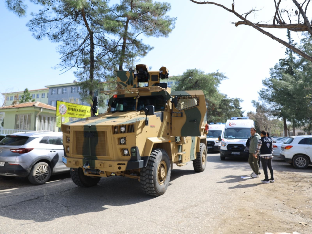 Lise baskınında dehşet anlarını g&ouml;rg&uuml; tanığı anlattı: &Ouml;n&uuml;ne gelene sıktı