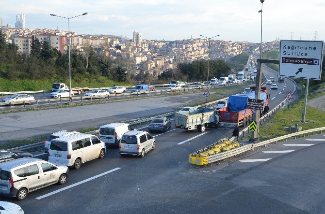 (Özel Haber) Tır’a Arkadan Çarpan Kamyonet İstanbul Trafiğini Felç Etti