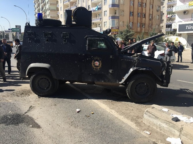 Zırhlı Polis Aracı Devrildi: Üç Yaralı